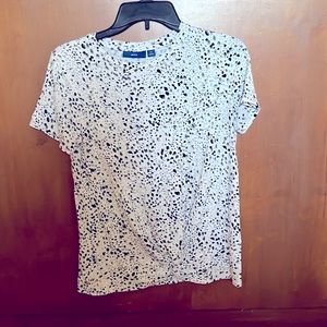 XS blouse in white with black and brown dits. Short sleeves